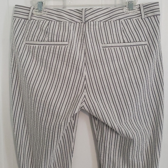 Banana Republic Gray and White Striped Cropped Pants - Picture 10 of 14